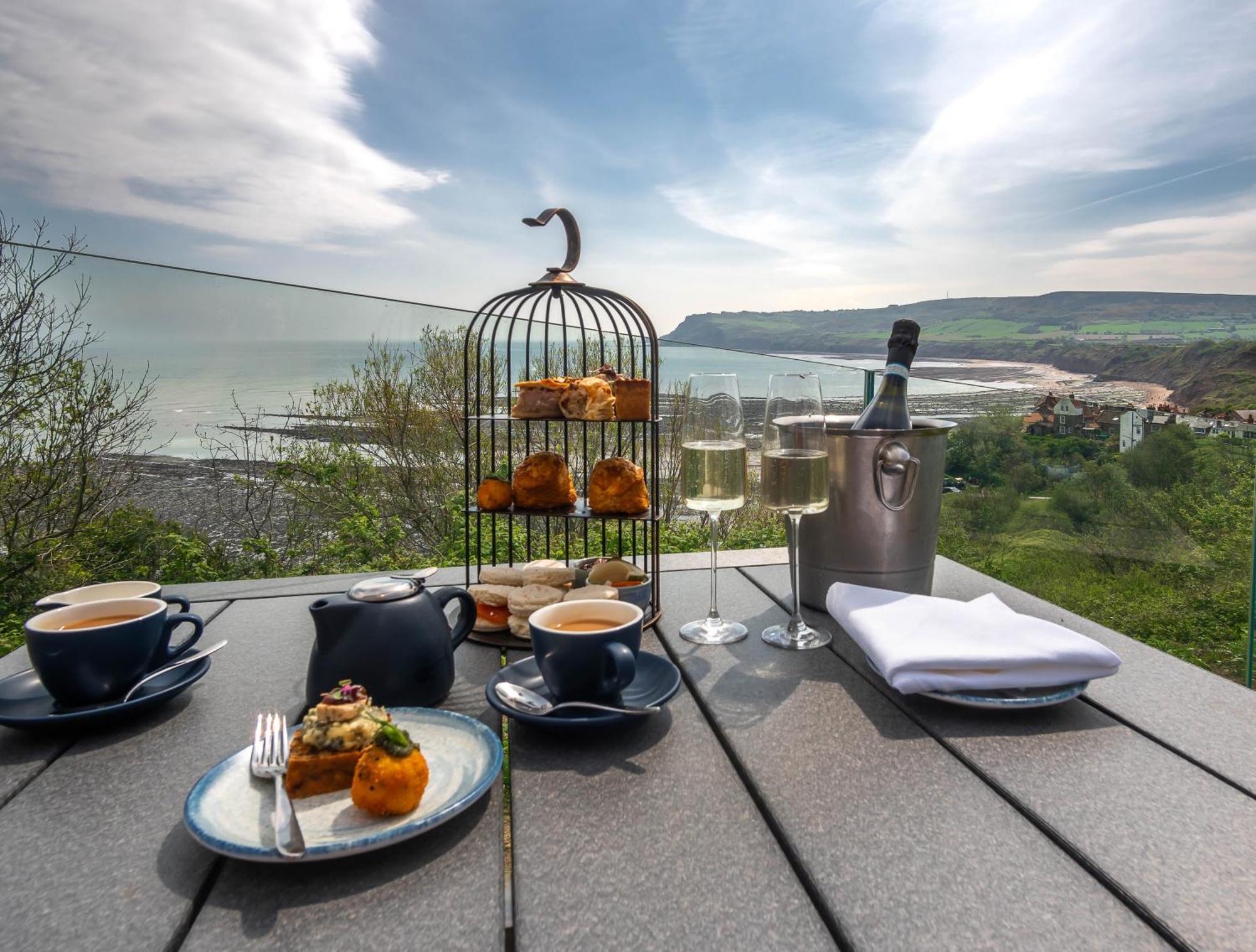 Victoria Hotel Robin Hood's Bay Exterior foto
